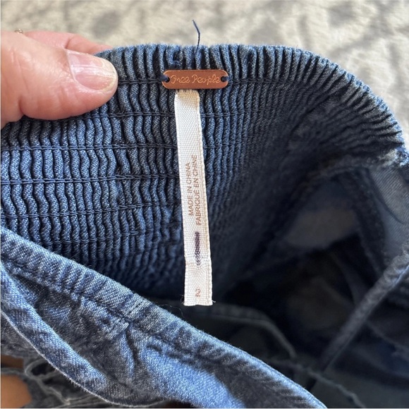 Free People Brittany Denim Jumpsuit Blue Tie Straps Button Casual Wide Leg Sz 2 - Picture 9 of 9